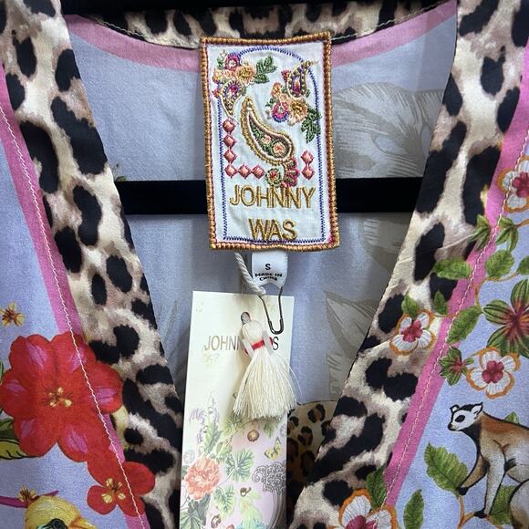 Johnny Was NWT Akoni Silk Floral Bird Leopard Blouse Button Down Sz S Dolman Slv - Picture 4 of 5
